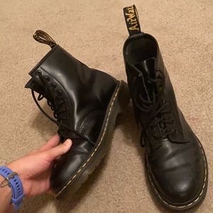 Dr Martens Black Smooth men’s 8 women’s 9